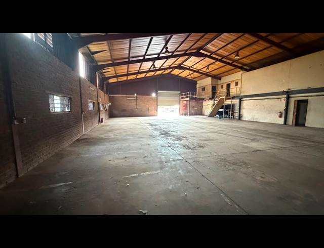 750M² WAREHOUSE TO LET IN ROSSLYN